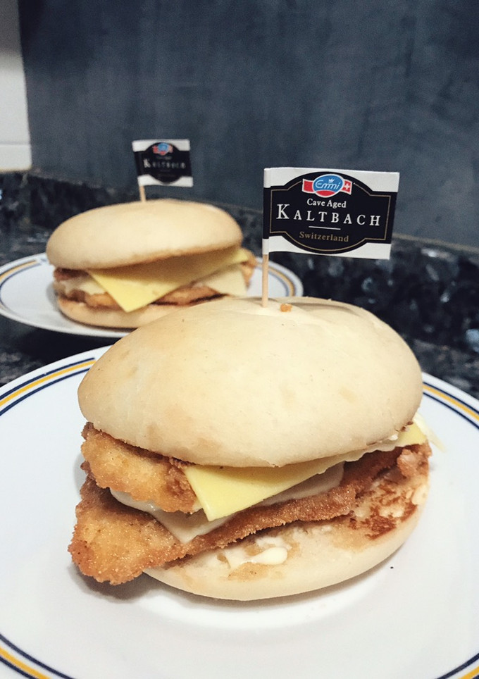 Una foto de Hamburguesa pollo alioli