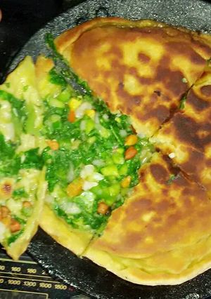 A picture of Green vegs mix pizza.
