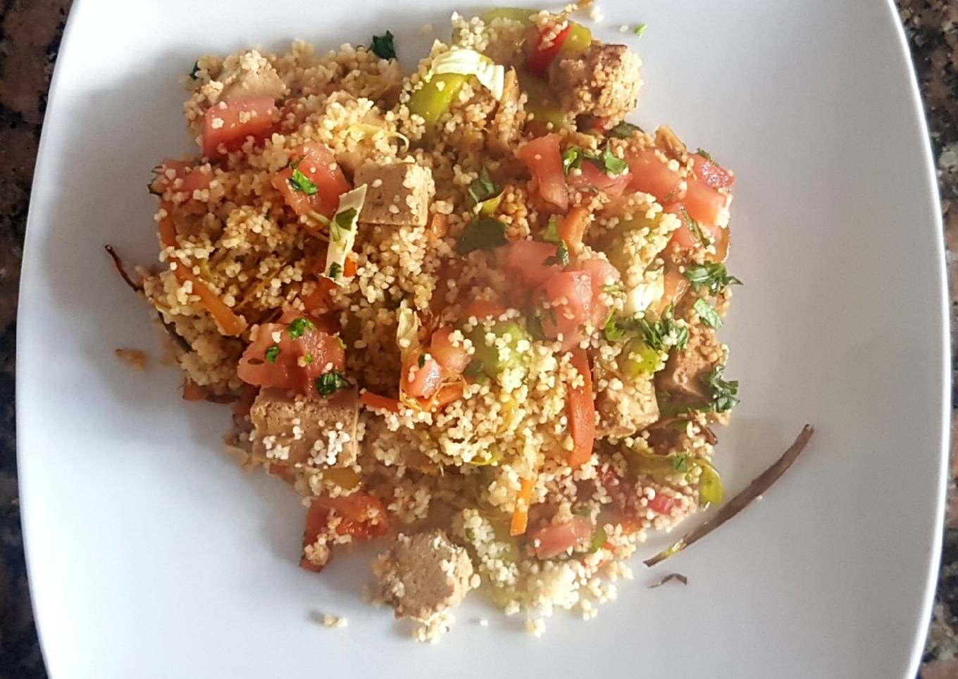 Salteado vegetariano c/ tofu y couz couz