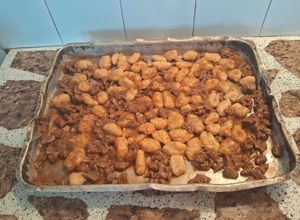 Una foto de Ñoquis de calabacín y boniato con salsa de carne
