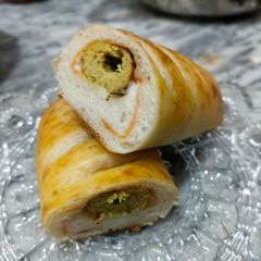 A picture of Chicken kabab bread.