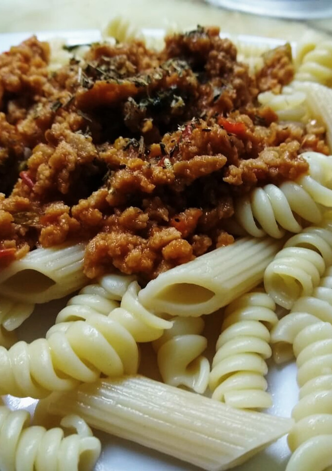 Una foto de Pasta con salsa bolognesa sin carne