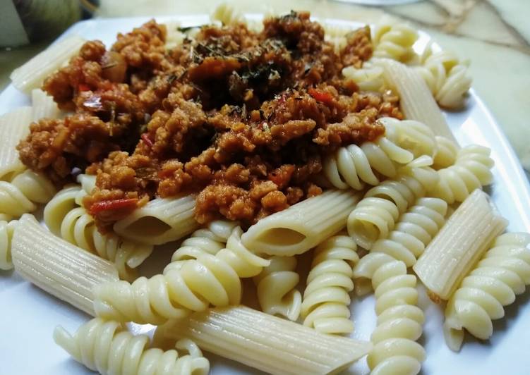 Pasta con salsa bolognesa sin carne