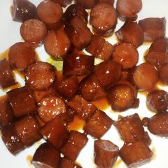 A picture of Sausages in sauce.