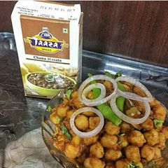 A picture of Chana masala.