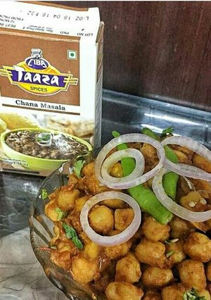 A picture of Chana masala.