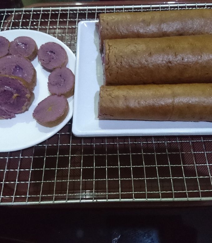 Foto resep Bolu Gulung Talas (Taro swiss roll)