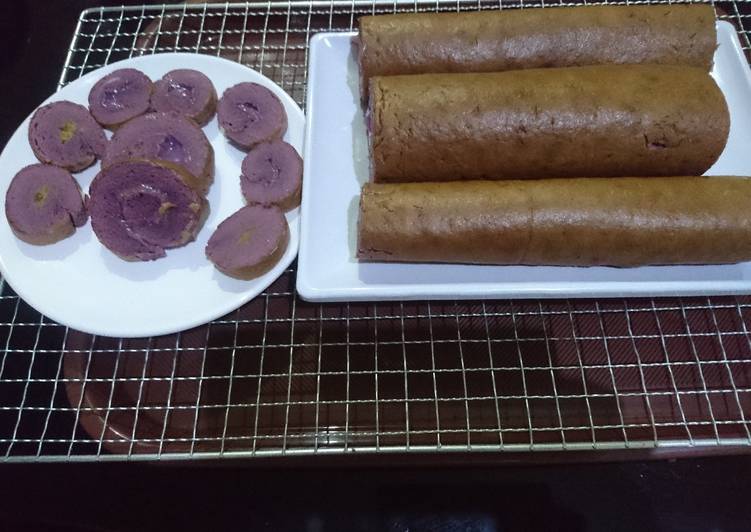 Bolu Gulung Talas (Taro swiss roll)