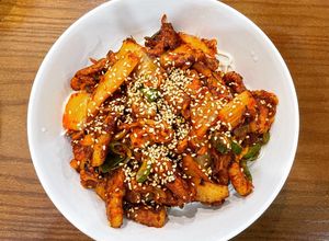 Hình của món Mỳ trộn thịt xào kim chi Hàn Quốc.