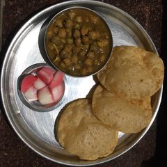 A picture of Amritsari chole pindi.