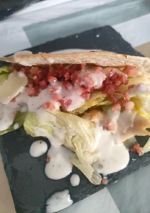 Una foto de Taco de pollo cesar