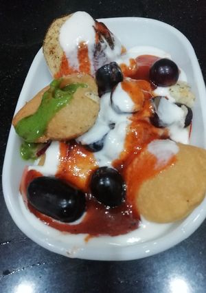 A picture of Papdi Potato chaat.