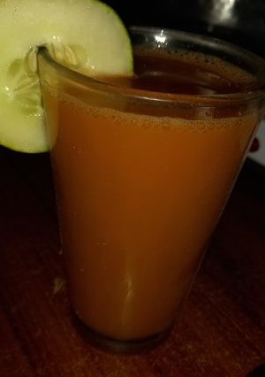 Carrot and cucumber juice ainihin hoton girkin