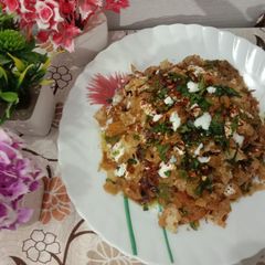 A picture of Aloo tikki tamatar chat.