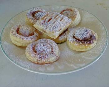 Easy Recipe Strawberry jam and chocolate pastry parcels Delicious Perfect