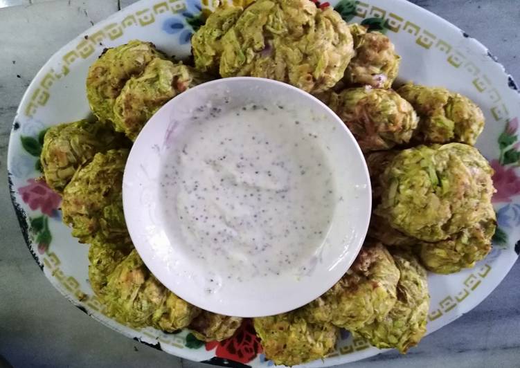 كوكيز مالح مع صلصة تغميس