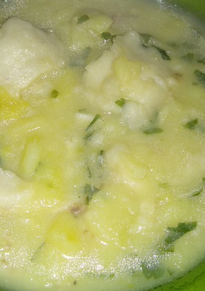 Una foto de Sopa de merluza y patata