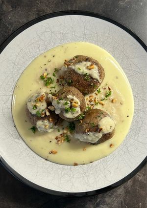 Foto di Polpette di cavallo con crema di patate, pecorino e miele