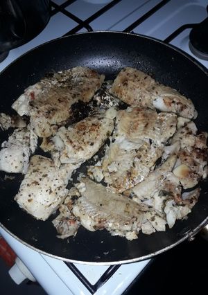 Una foto de Filete de merluza al ajillo