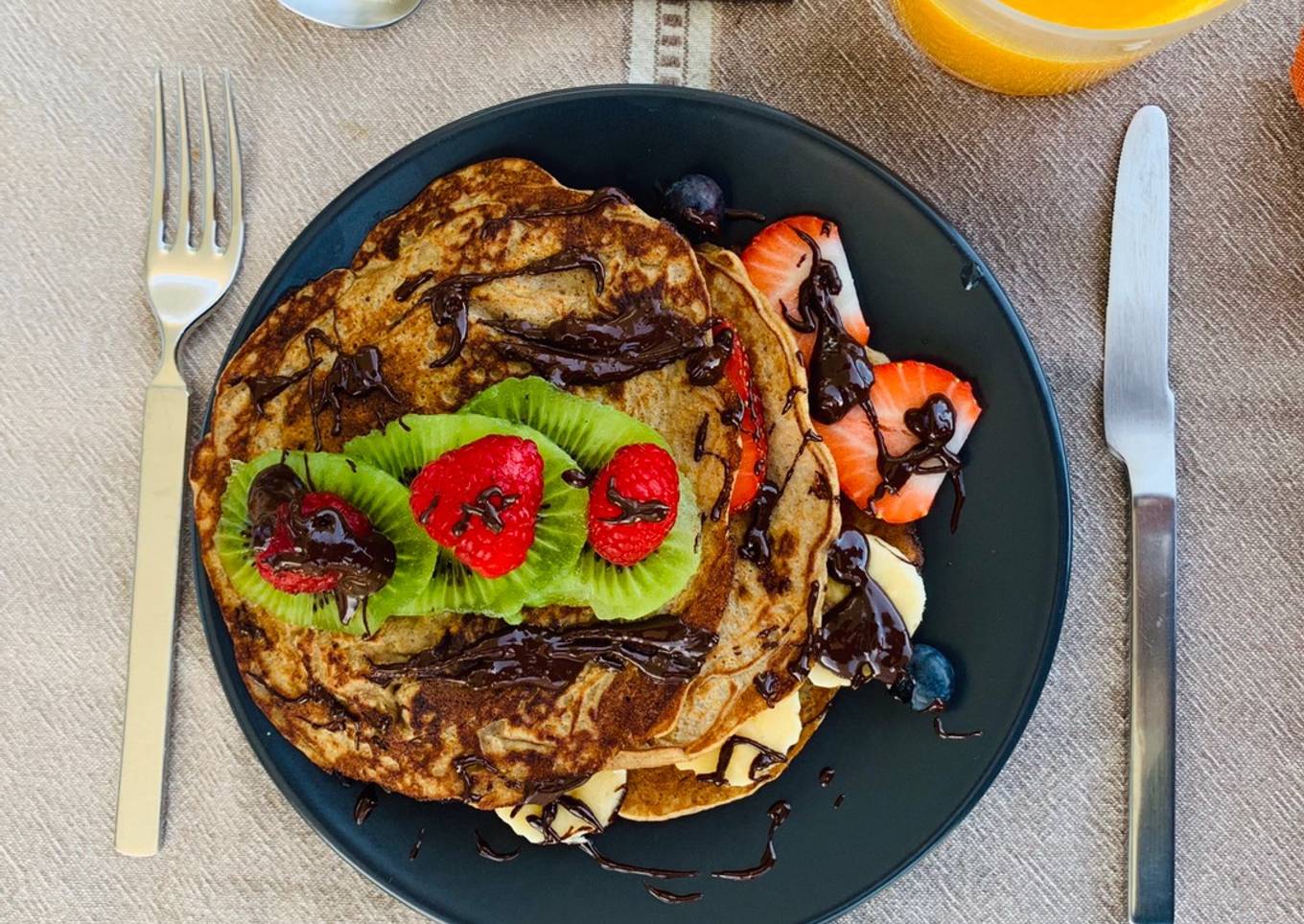 Pancakes & frutas