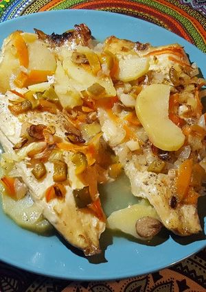 Una foto de Lubina al horno con patatas y pimiento
