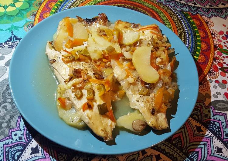 Lubina al horno con patatas y pimiento Receta de marina90 - Cookpad