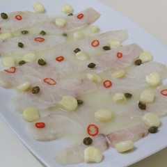 Una foto de Tiradito de corvina