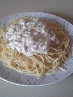 A picture of Espaguetis con nata, bacon y champiñones.