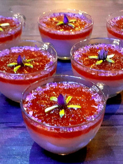 عکسی از دستور پودینگ با رویه مربای به رنده شده 😋