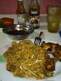 Pollo Teriyaki con arroz frito y té verde