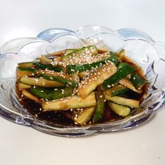 A picture of Quick pickled cucumber with soy sauce.