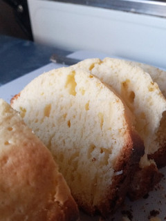Una foto de Budín de limón 🍋🍋🍋