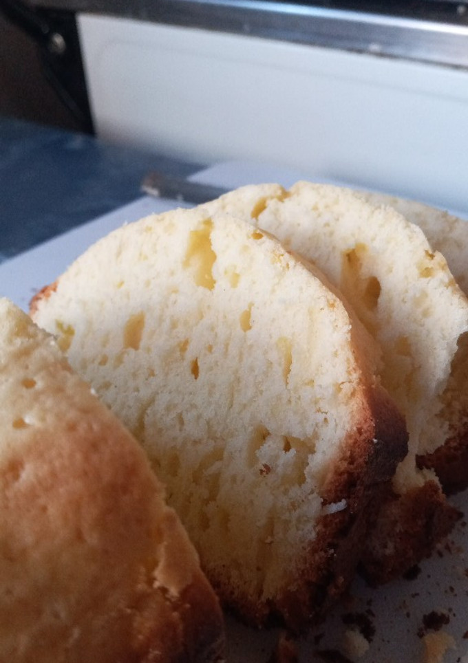 Una foto de Budín de limón 🍋🍋🍋