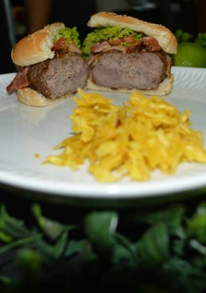 Una foto de Hamburguesa clásica de 1 LB