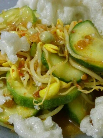 Langkah Mudah untuk Membikin Resep  [Takjil Lezat Sehat] Reuceuh Bonteng (Mentimun) yang Bikin Ngiler, Bikin Ketagihan