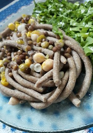 Una foto de Fideos integrales con legumbres
