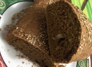 Una foto de Pan Integral con nueces y arándanos