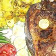 سمك مشوي مع بطاطا حاره