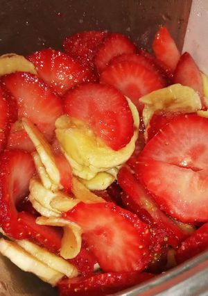 Una foto de Frutillas Con Banana (Postre Saludable Y Rico)