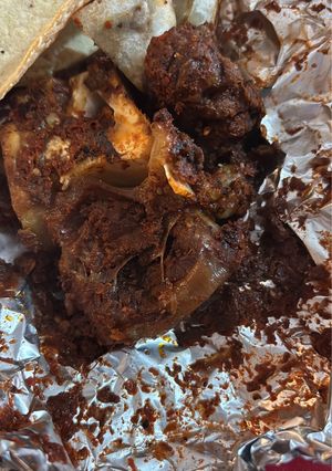 Una foto de Birria de res estilo tierra caliente