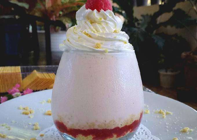 Rahasia Bikin Strawberry Cheesecake Milkshake yang Enak Banget