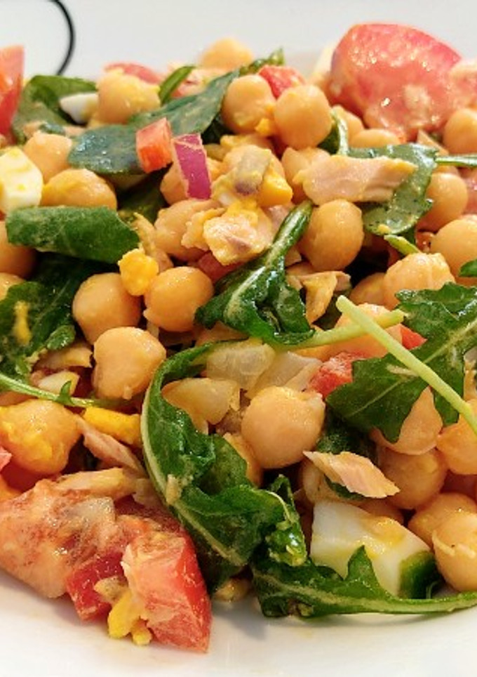 Una foto de Ensalada de garbanzos