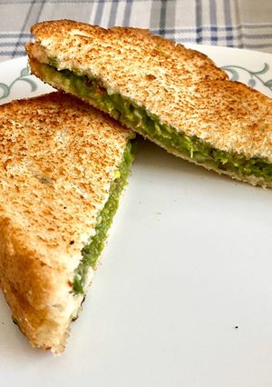 A picture of Avacado Sandwich.