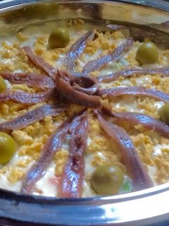 Una foto de Ensaladilla rusa con anchoas