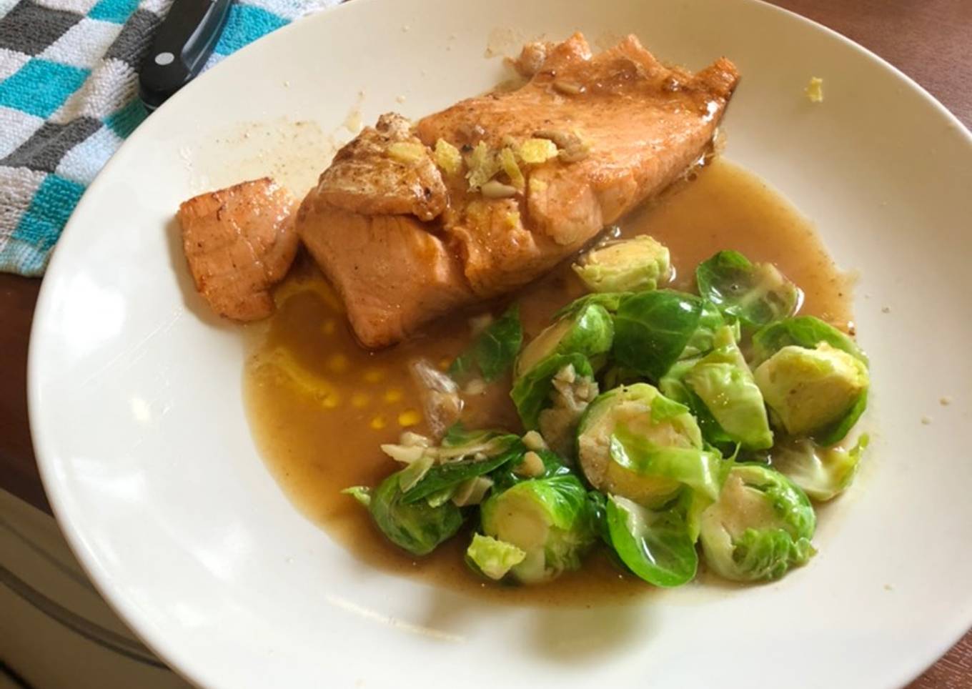 Resep Salmon Steak dengan Saus Lemon + brussel sprout Anti Gagal
