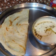 A picture of Kodu millet dosa with narial chutney.