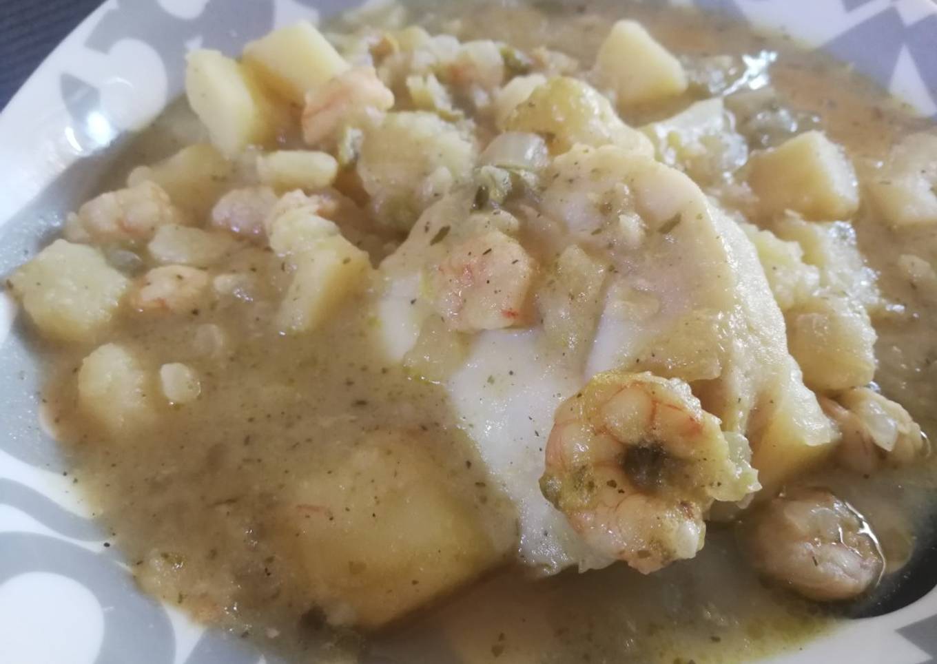 Hervido de medallones de merluza y gambas 🐟🦐