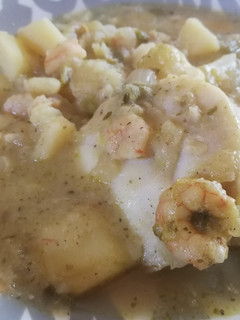 Una foto de Hervido de medallones de merluza y gambas 🐟🦐