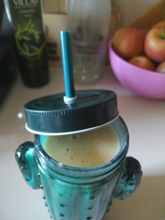 Una foto de Batido de frutas, rico desayuno!!