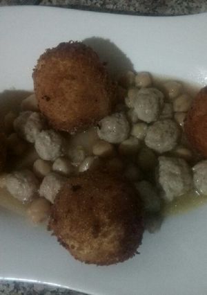 Une photo de Tajine des boules de pomme de terre et poulet